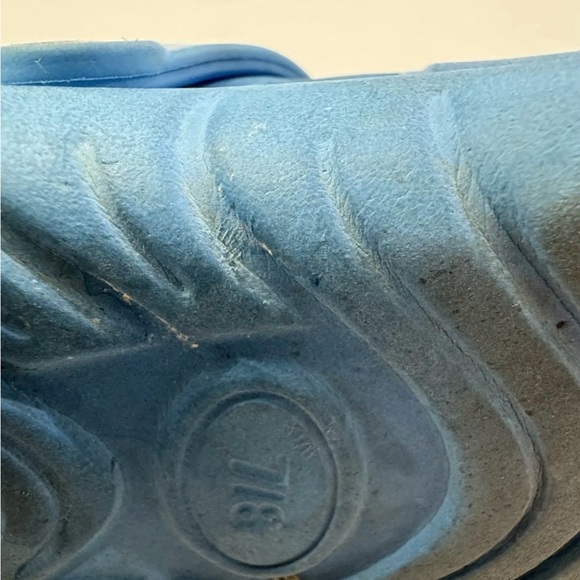 Mickey Mouse Toddler Boys Blue Clogs, Size 7/8 Slip-On, Used - Picture 6 of 6